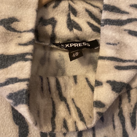 Express soft pull over - Picture 3 of 3